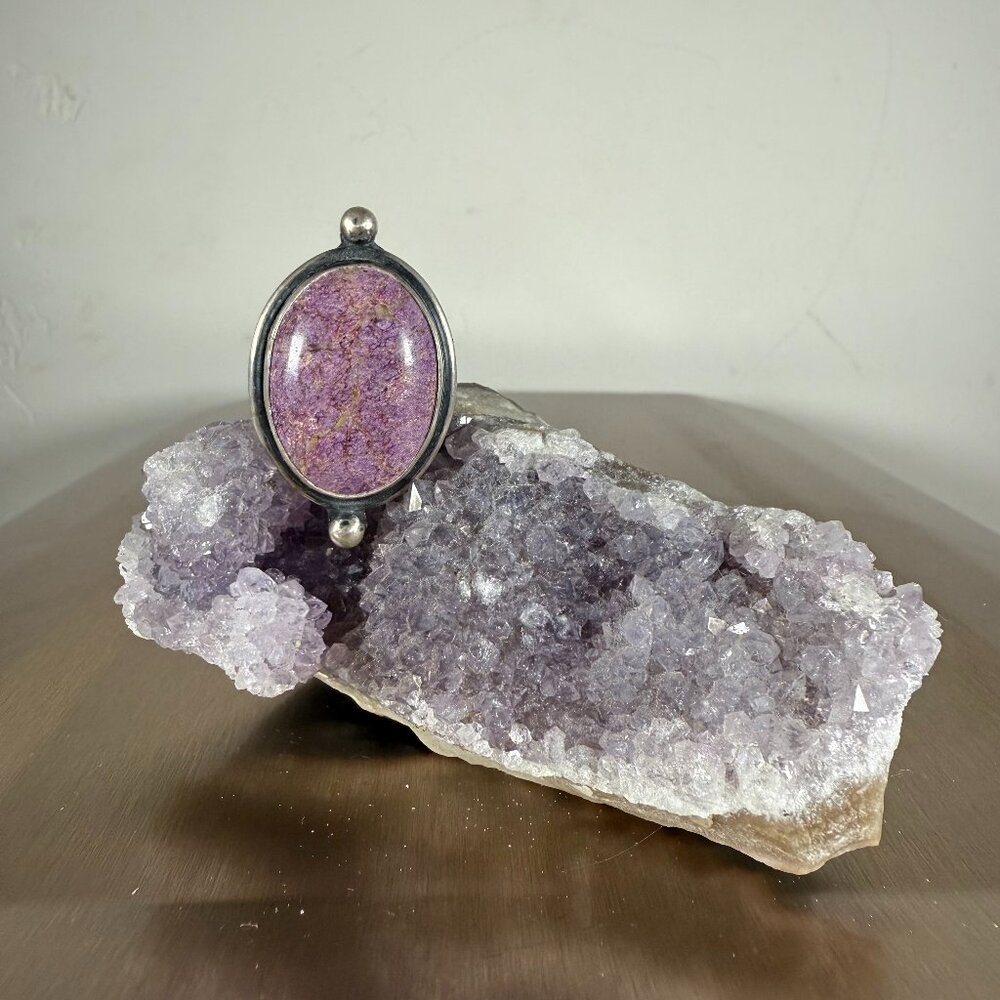 Sterling Silver Ring with Purple Agate Oval Gemstone Elegant Jewelry Size 7